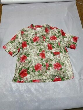 Short-Sleeve Floral Button-Up Blouse - Cream with Red Floral Print